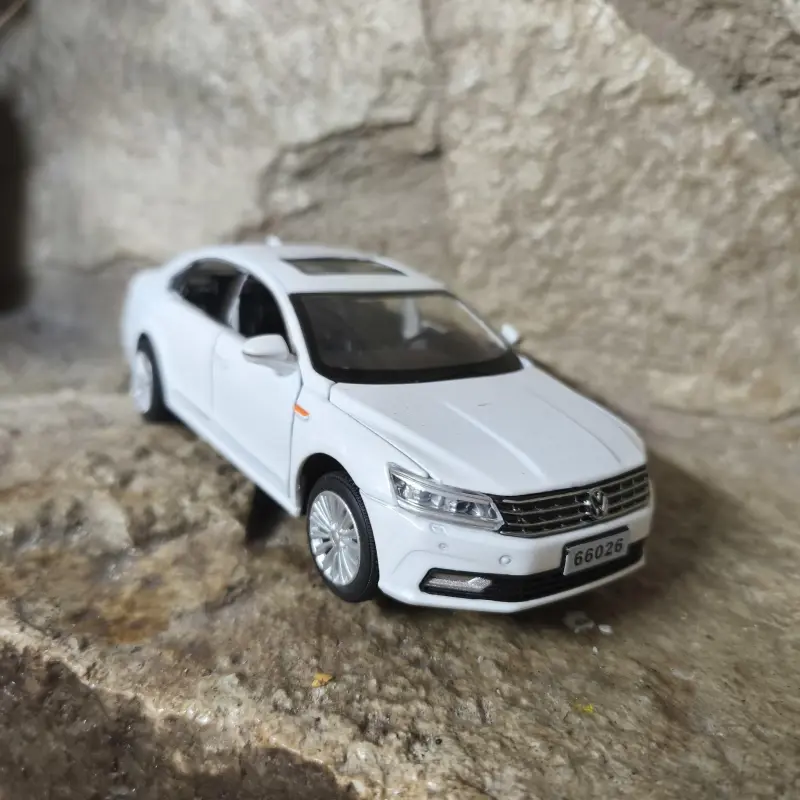 Volkswagen Passat — Білий