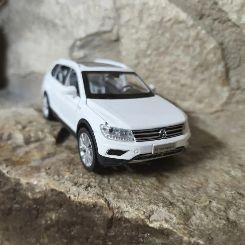 Volkswagen Tiguan L — Бліий