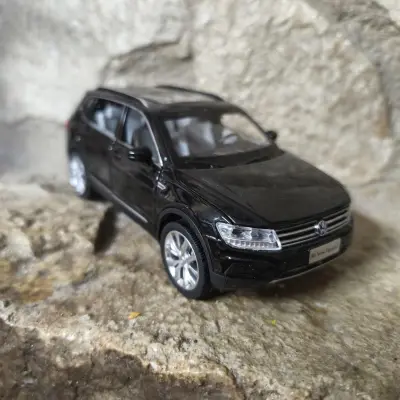 Volkswagen Tiguan L — Чорний